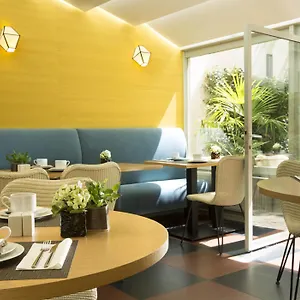 A La Des Artistes Hotel