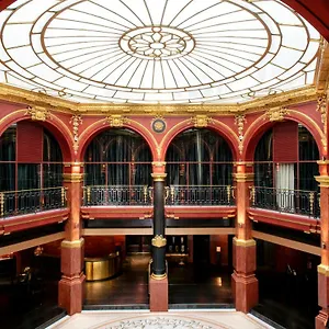 Banke Opera, Autograph Collection Paris